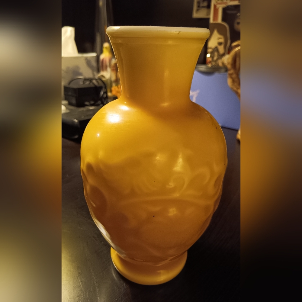 YELLOW PATTERNED VASE